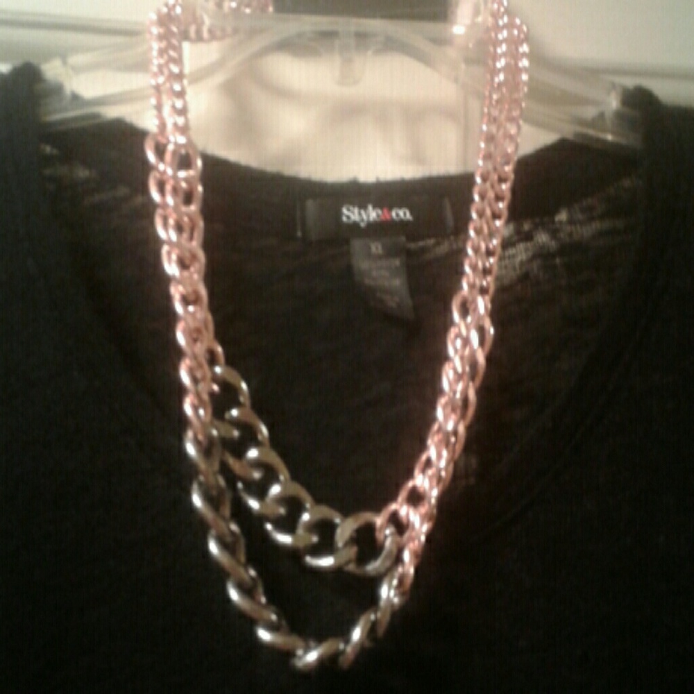 DYSTRICT LA beautiful necklace